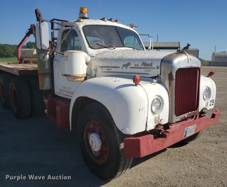image for item DE3991 1965 Mack P61ST winch truck