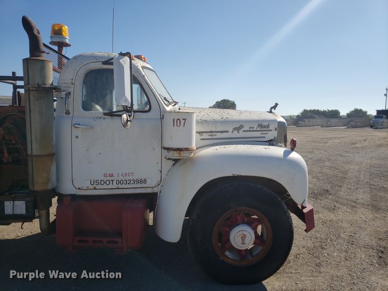 image for item DE3991 1965 Mack P61ST winch truck
