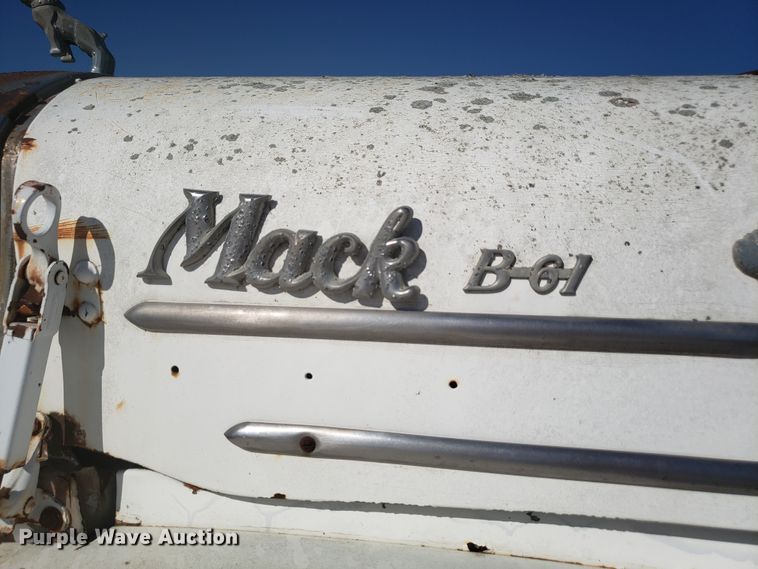 image for item DE3991 1965 Mack P61ST winch truck