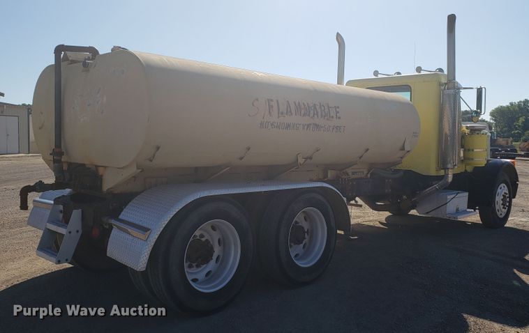 image for item DE3992 1987 Peterbilt 379 tank truck