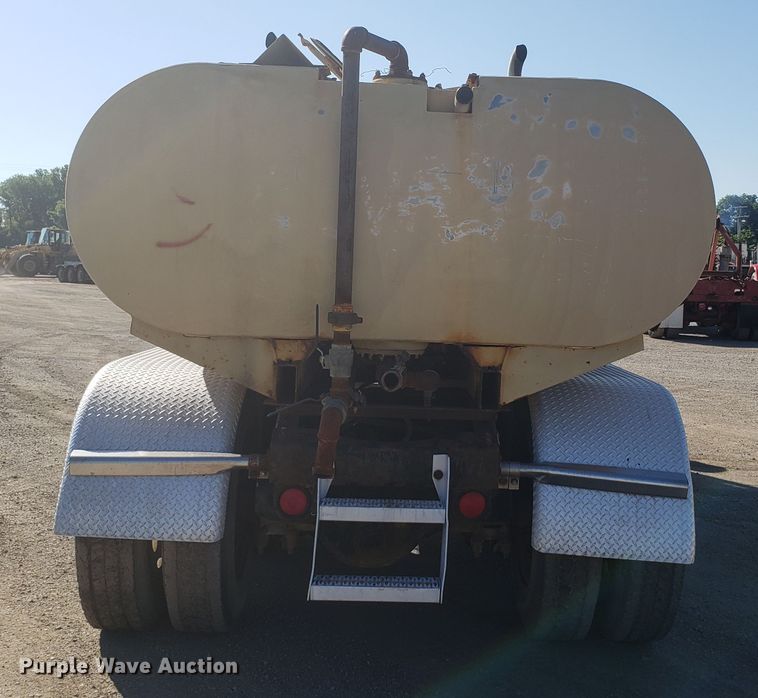 image for item DE3992 1987 Peterbilt 379 tank truck
