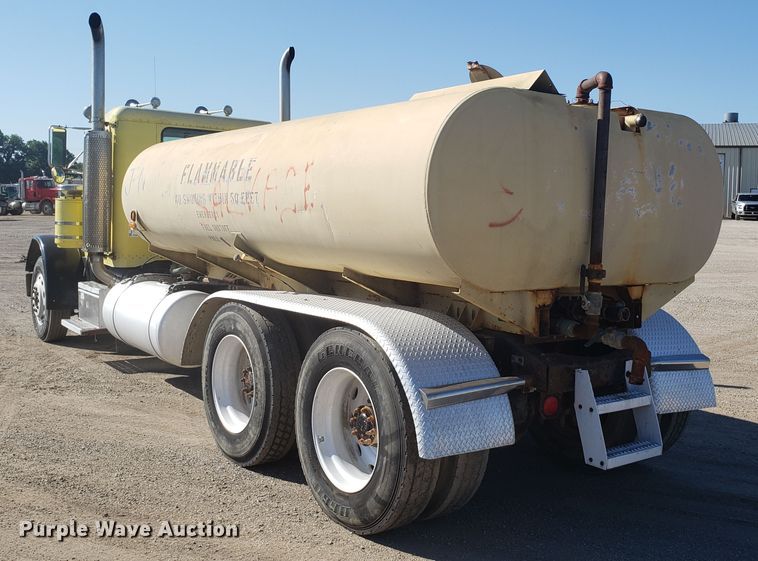 image for item DE3992 1987 Peterbilt 379 tank truck