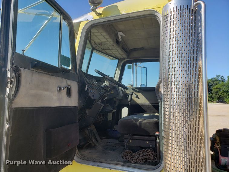 image for item DE3992 1987 Peterbilt 379 tank truck