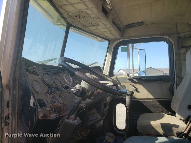 image for item DE3992 1987 Peterbilt 379 tank truck