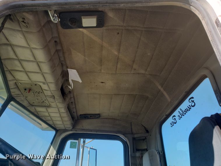 image for item DE3992 1987 Peterbilt 379 tank truck