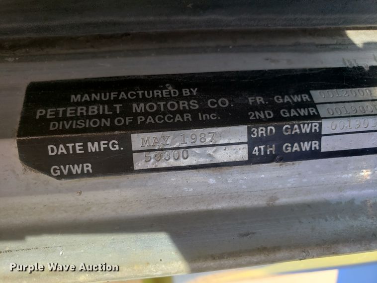 image for item DE3992 1987 Peterbilt 379 tank truck