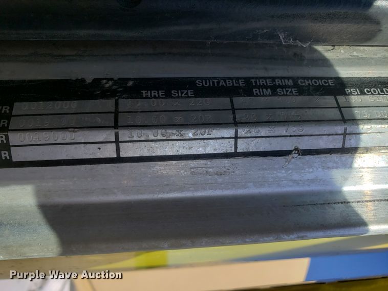 image for item DE3992 1987 Peterbilt 379 tank truck