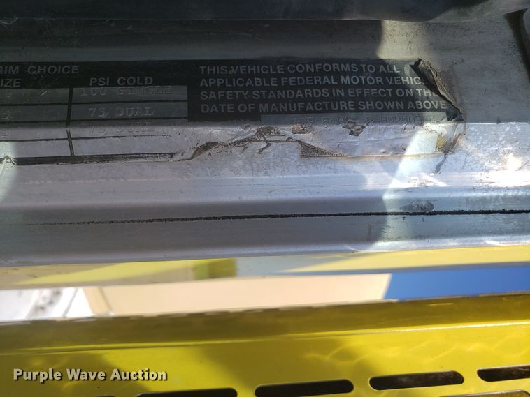 image for item DE3992 1987 Peterbilt 379 tank truck