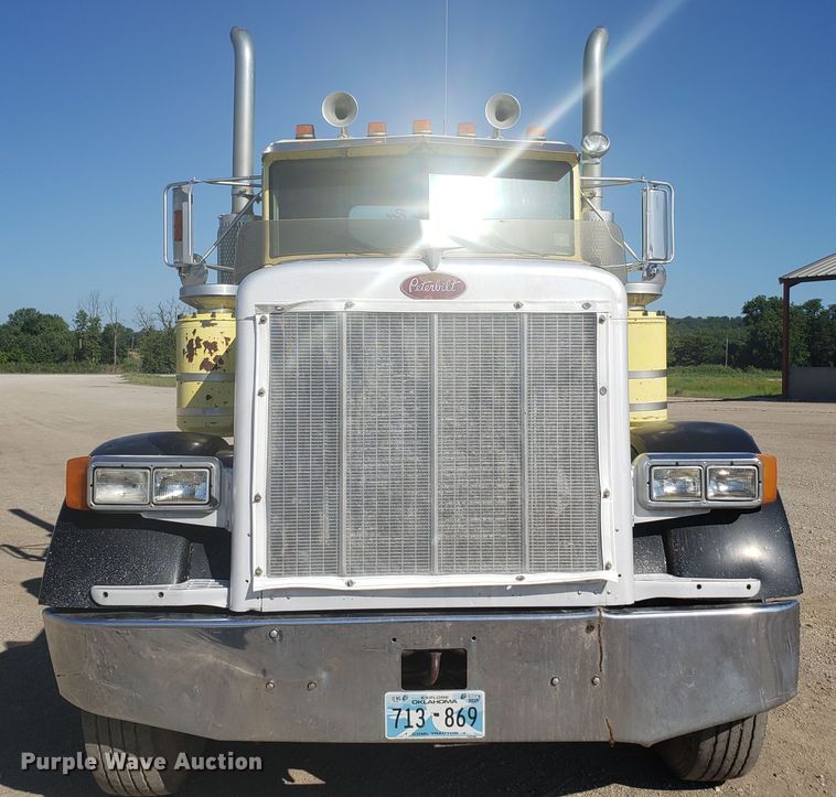 image for item DE3992 1987 Peterbilt 379 tank truck