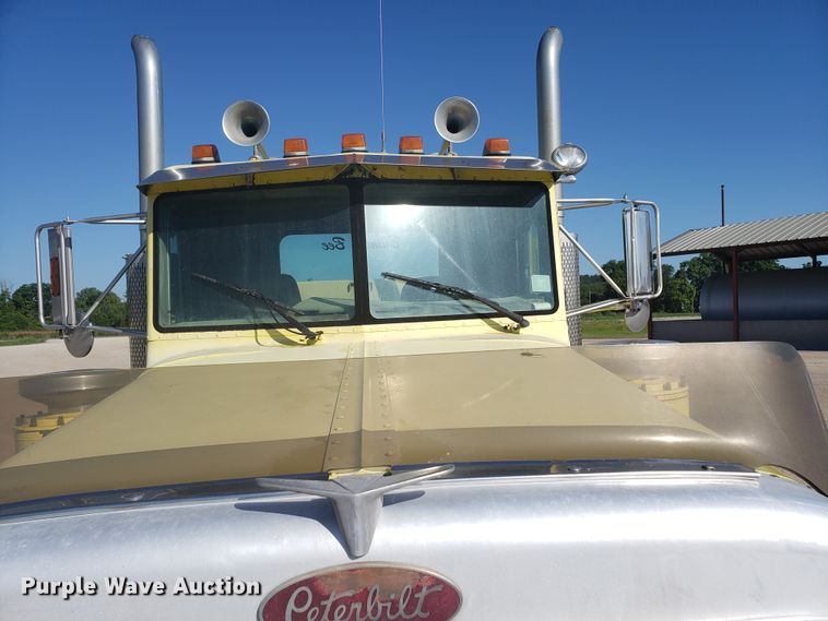 image for item DE3992 1987 Peterbilt 379 tank truck