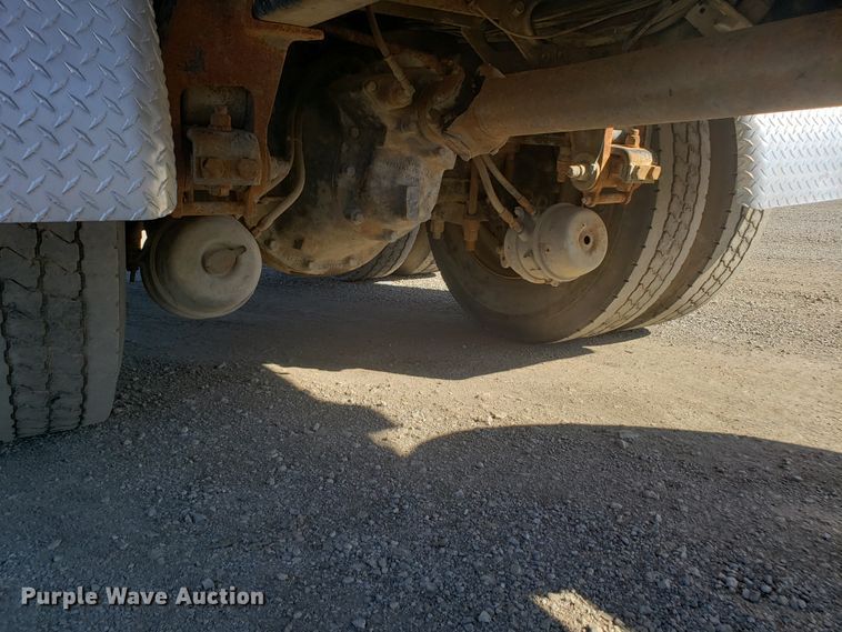 image for item DE3992 1987 Peterbilt 379 tank truck