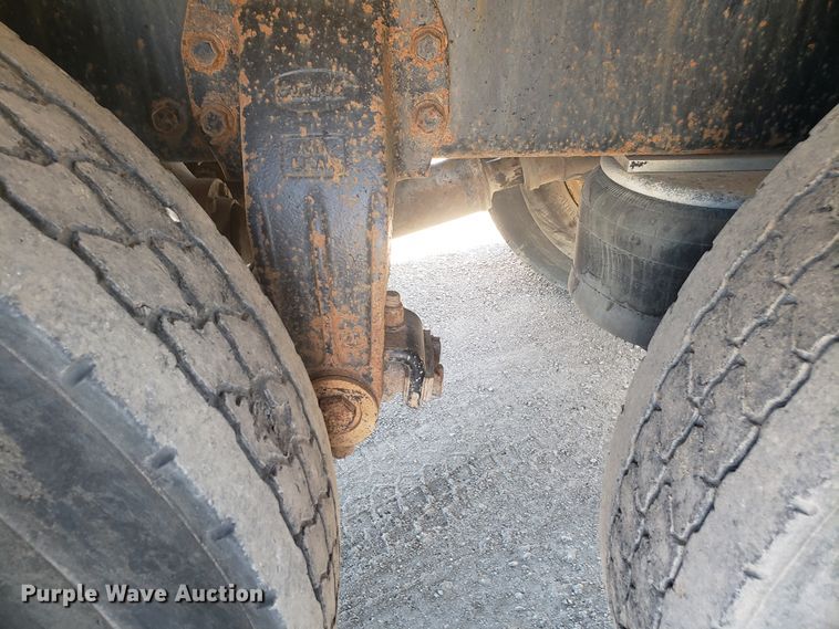 image for item DE3992 1987 Peterbilt 379 tank truck