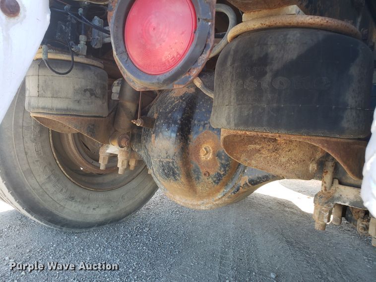 image for item DE3992 1987 Peterbilt 379 tank truck