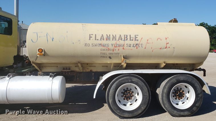 image for item DE3992 1987 Peterbilt 379 tank truck