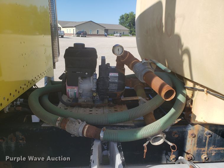 image for item DE3992 1987 Peterbilt 379 tank truck