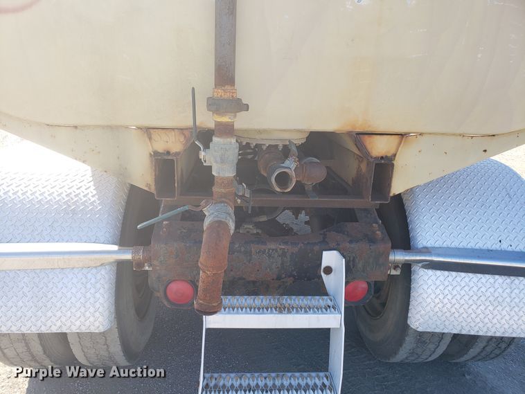 image for item DE3992 1987 Peterbilt 379 tank truck