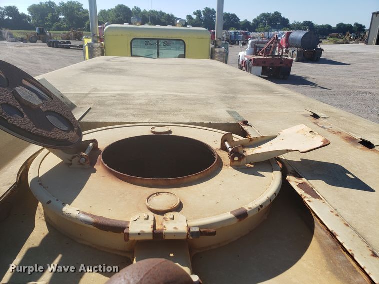 image for item DE3992 1987 Peterbilt 379 tank truck