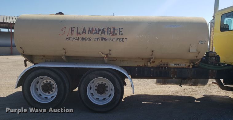 image for item DE3992 1987 Peterbilt 379 tank truck