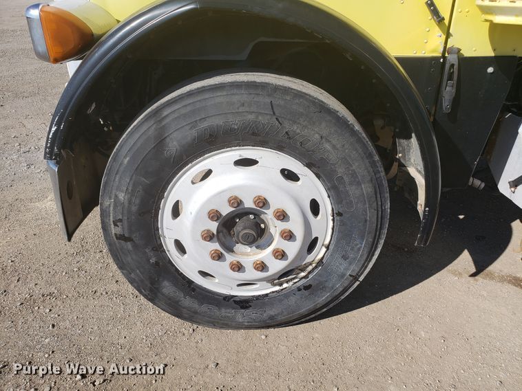 image for item DE3992 1987 Peterbilt 379 tank truck