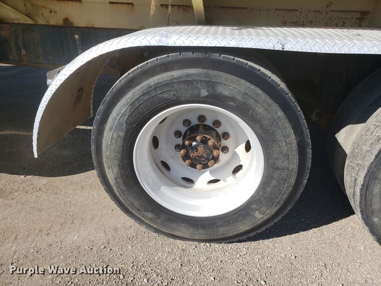 image for item DE3992 1987 Peterbilt 379 tank truck