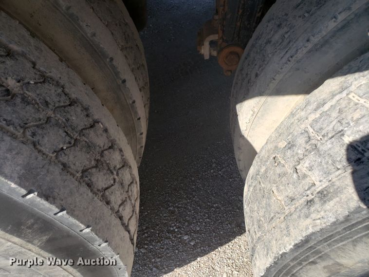 image for item DE3992 1987 Peterbilt 379 tank truck