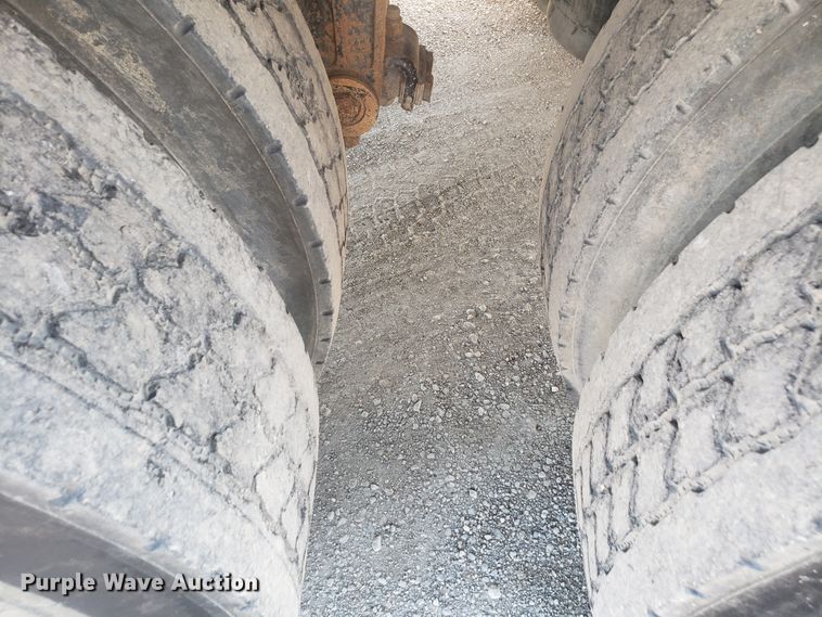 image for item DE3992 1987 Peterbilt 379 tank truck