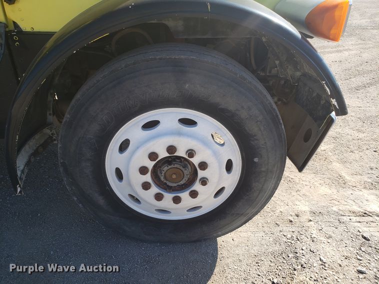 image for item DE3992 1987 Peterbilt 379 tank truck