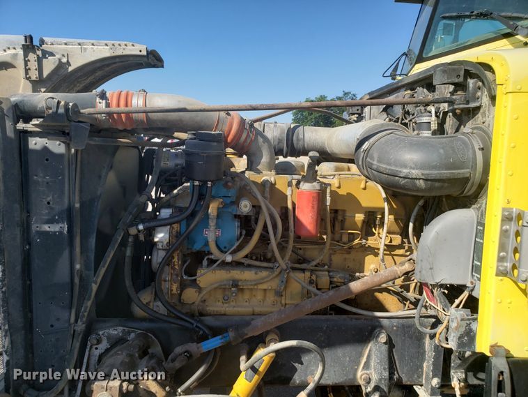 image for item DE3992 1987 Peterbilt 379 tank truck