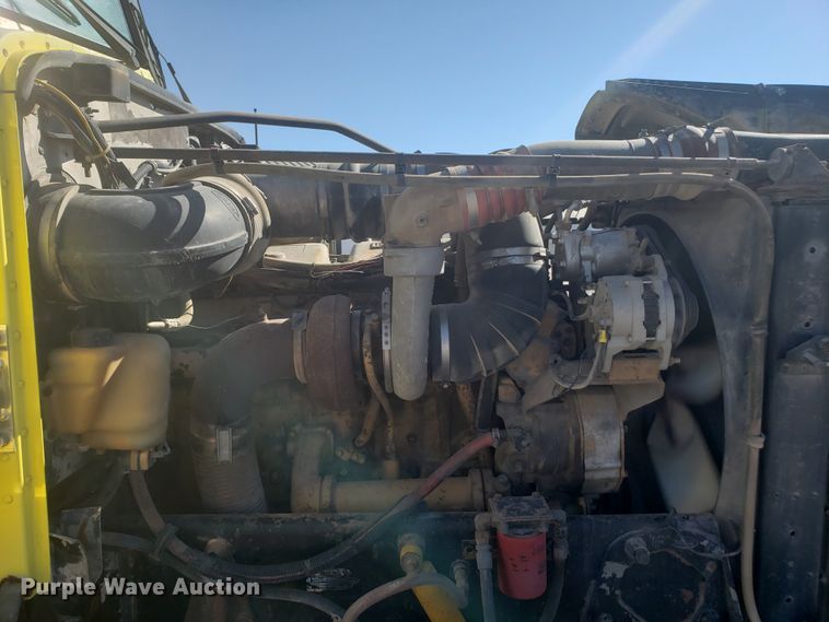 image for item DE3992 1987 Peterbilt 379 tank truck