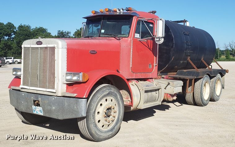 image for item DE3993 1991 Peterbilt 379 tank truck