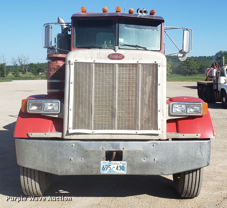 image for item DE3993 1991 Peterbilt 379 tank truck
