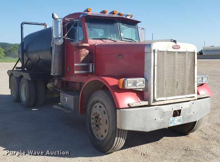 image for item DE3993 1991 Peterbilt 379 tank truck