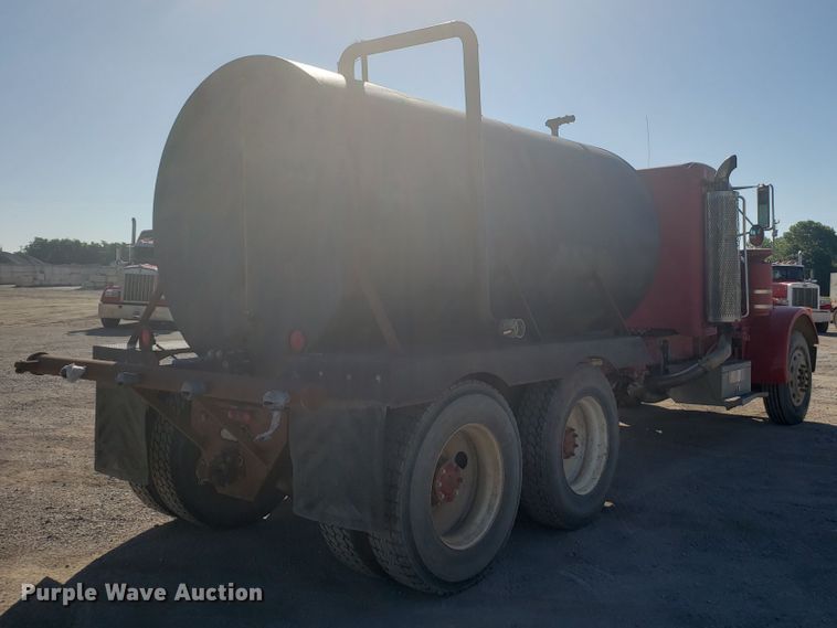 image for item DE3993 1991 Peterbilt 379 tank truck