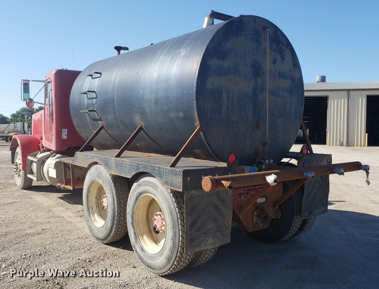 image for item DE3993 1991 Peterbilt 379 tank truck