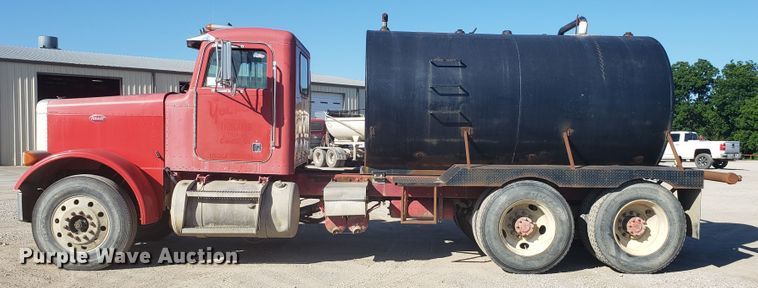 image for item DE3993 1991 Peterbilt 379 tank truck
