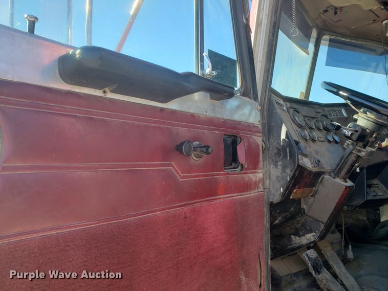 image for item DE3993 1991 Peterbilt 379 tank truck