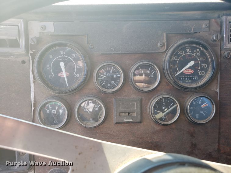 image for item DE3993 1991 Peterbilt 379 tank truck