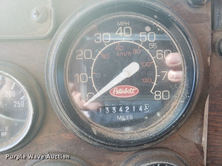 image for item DE3993 1991 Peterbilt 379 tank truck