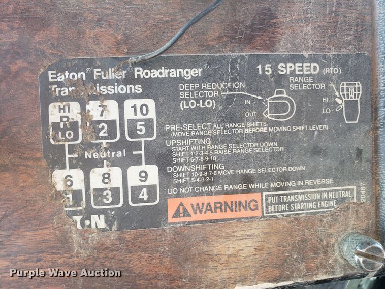 image for item DE3993 1991 Peterbilt 379 tank truck