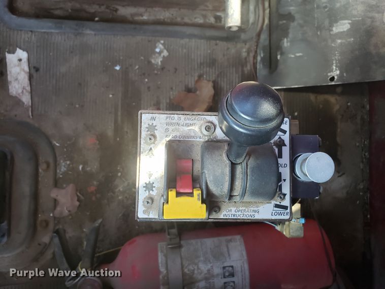 image for item DE3993 1991 Peterbilt 379 tank truck