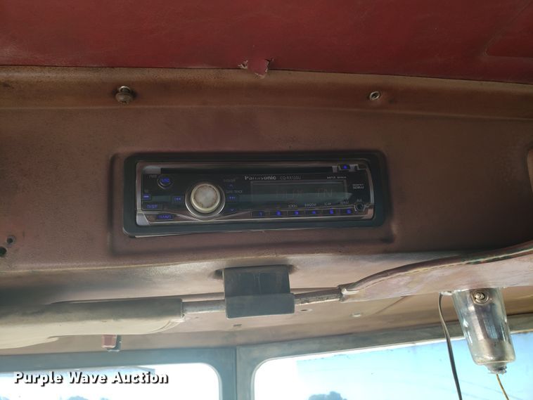 image for item DE3993 1991 Peterbilt 379 tank truck