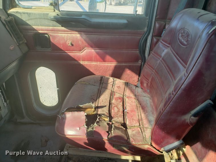 image for item DE3993 1991 Peterbilt 379 tank truck