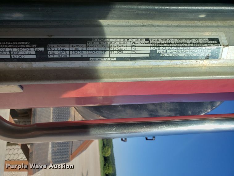 image for item DE3993 1991 Peterbilt 379 tank truck