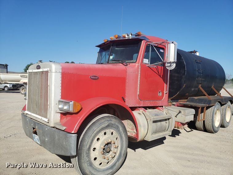 image for item DE3993 1991 Peterbilt 379 tank truck