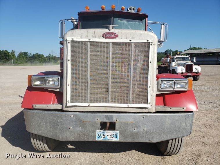 image for item DE3993 1991 Peterbilt 379 tank truck