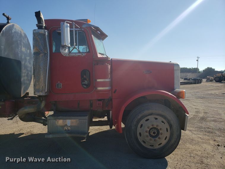 image for item DE3993 1991 Peterbilt 379 tank truck