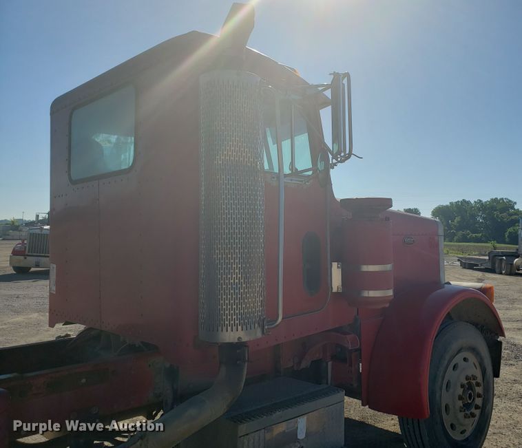 image for item DE3993 1991 Peterbilt 379 tank truck