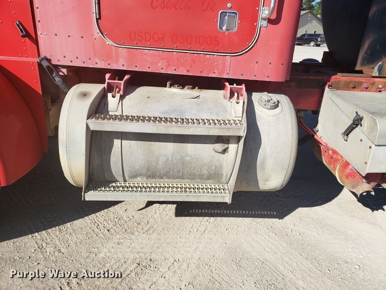 image for item DE3993 1991 Peterbilt 379 tank truck