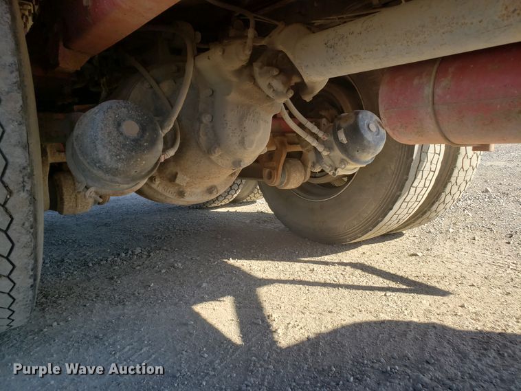 image for item DE3993 1991 Peterbilt 379 tank truck