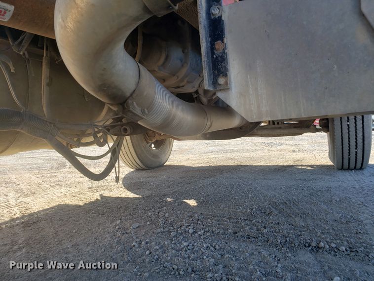 image for item DE3993 1991 Peterbilt 379 tank truck